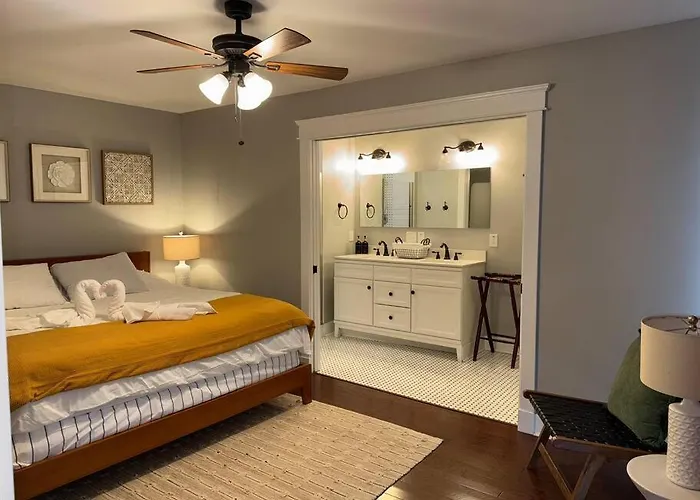 Charming Bungalow In Tampa